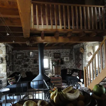 D'hotes Au Creux Du Chambon Guest house