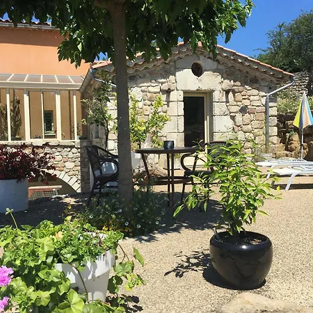 D'hotes Au Creux Du Chambon Guest house 3*