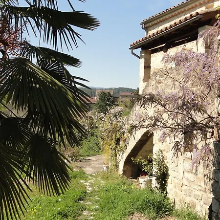 D'hôtes Au Creux Du Chambon Maison d'hôtes Joyeuse